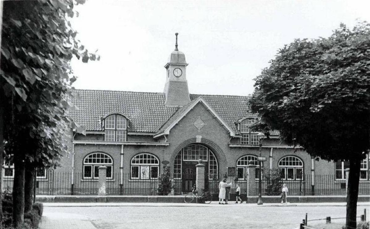 Overnachten In De Oude West-Indieschool Enschede Eksteriør billede
